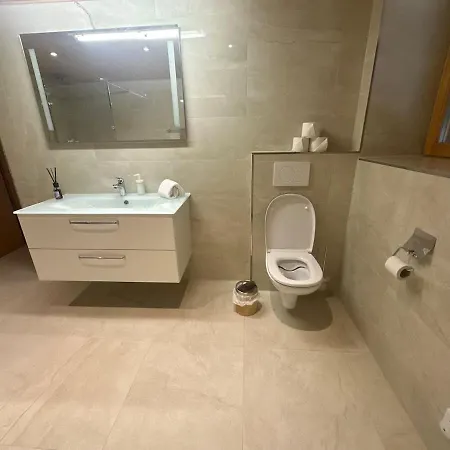 With Scenic Valley & Mountain Views 度假居 *