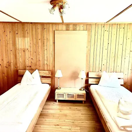 度假居 With Scenic Valley & Mountain Views