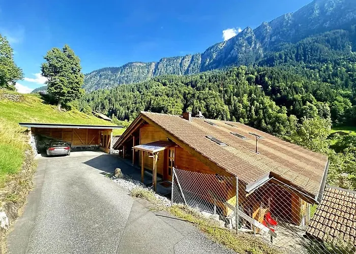 With Scenic Valley & Mountain Views Feriehus