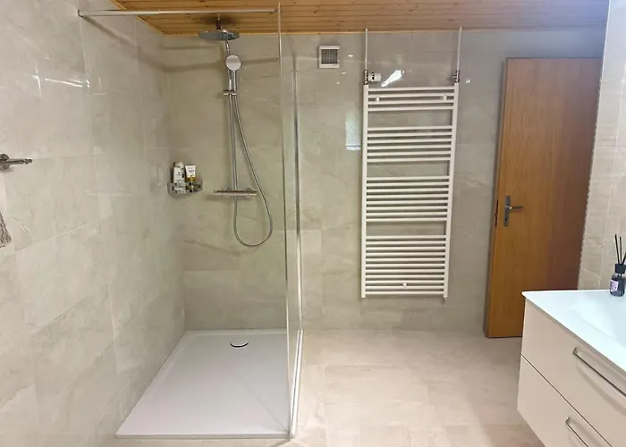 With Scenic Valley & Mountain Views Feriehus