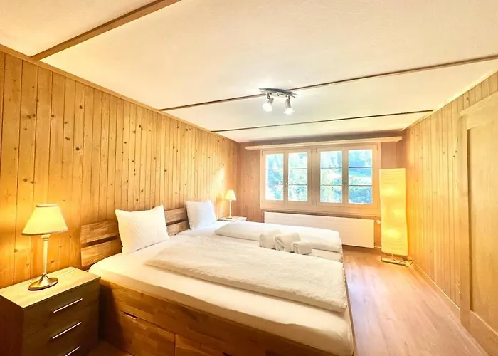 With Scenic Valley & Mountain Views Feriehus